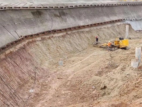 伊犁哈萨克基坑边坡加固